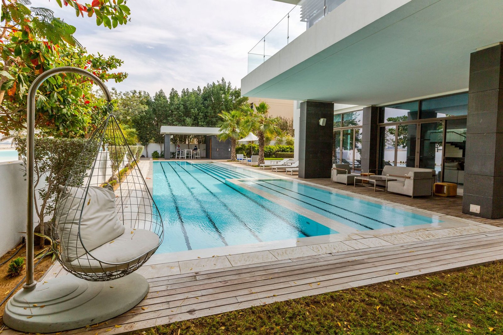 Dubai villa with private swimming pool